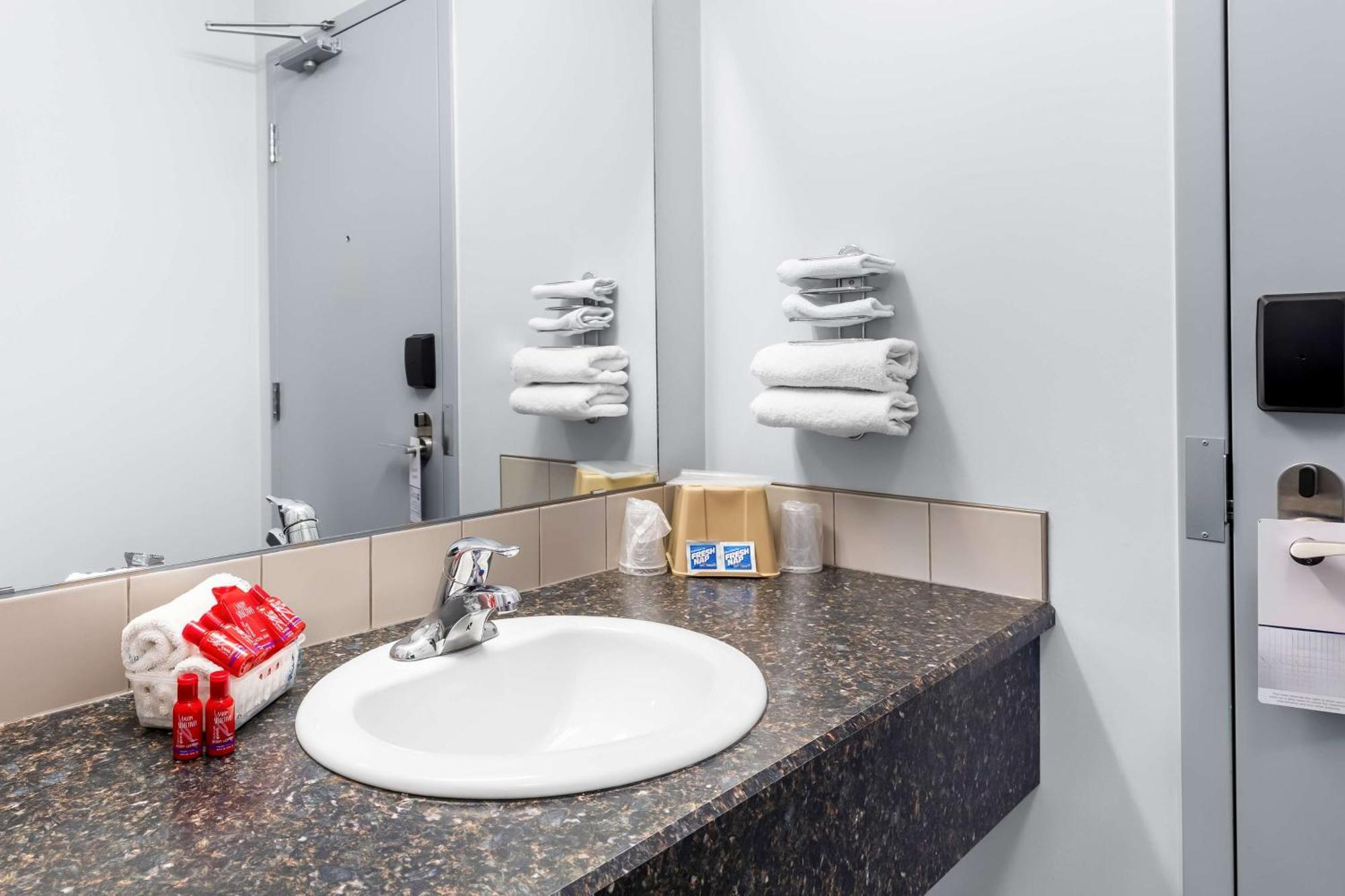 Surestay Studio By Best Western Hardisty Eksteriør billede
